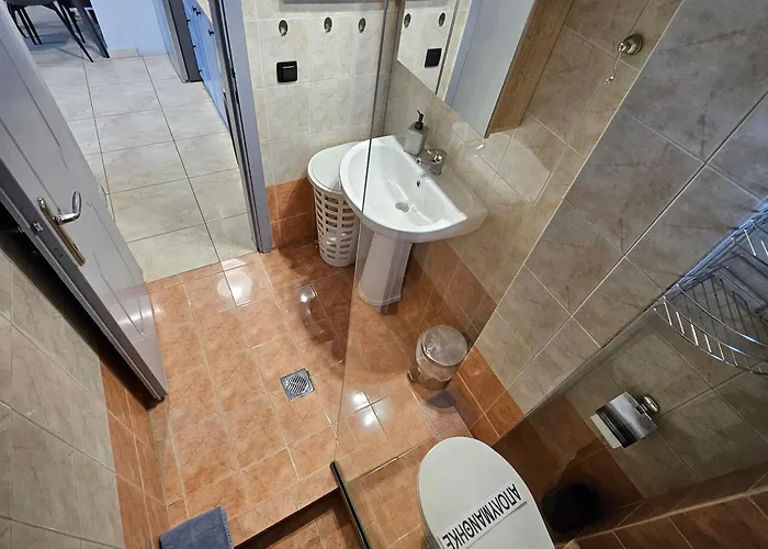 Central1modernapartmentfreeparking דירה סרס