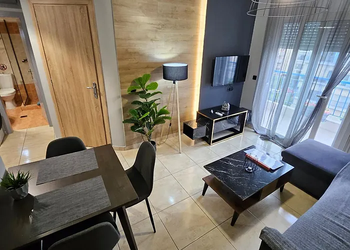 Central1modernapartmentfreeparking דירה סרס